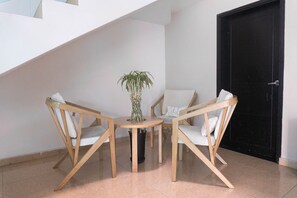 32-inch LCD TV with cable channels, TV - Hotel Central Plaza Medellin (Itagüí)