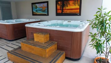 室內 SPA 浴池