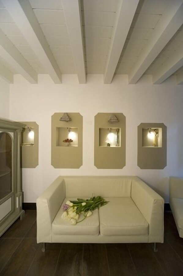 Flat-screen TV, first-run movies - The Place Cagliari (Cagliari)