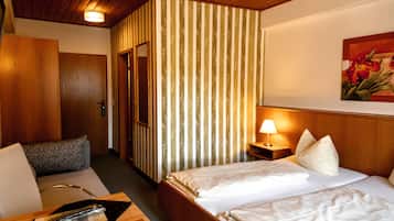 Classic Double Room, Ensuite | 1 bedroom, memory-foam beds, individually decorated