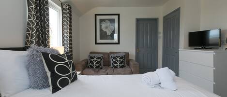 Dobbeltrom (Room 2) | Individuelt dekorert, individuelt innredet og strykejern/-brett