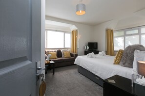 Porthmeor | Individually decorated, individually furnished, iron/ironing board - The Nook (St Ives)