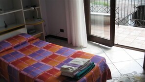Standard Double or Twin Room, Garden View - B&B Villa Patrizia (Casnate Con Bernate)