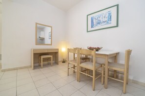 Family Apartment | Pillowtop beds, blackout drapes, iron/ironing board, free WiFi - Blue Roses (Rhodes)