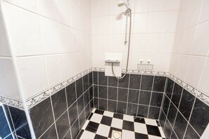 Twin Room, Private Bathroom | Premium bedding, pillowtop beds, desk, iron/ironing board