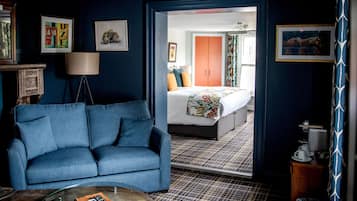 Suite | In-room safe, individually decorated, individually furnished, desk