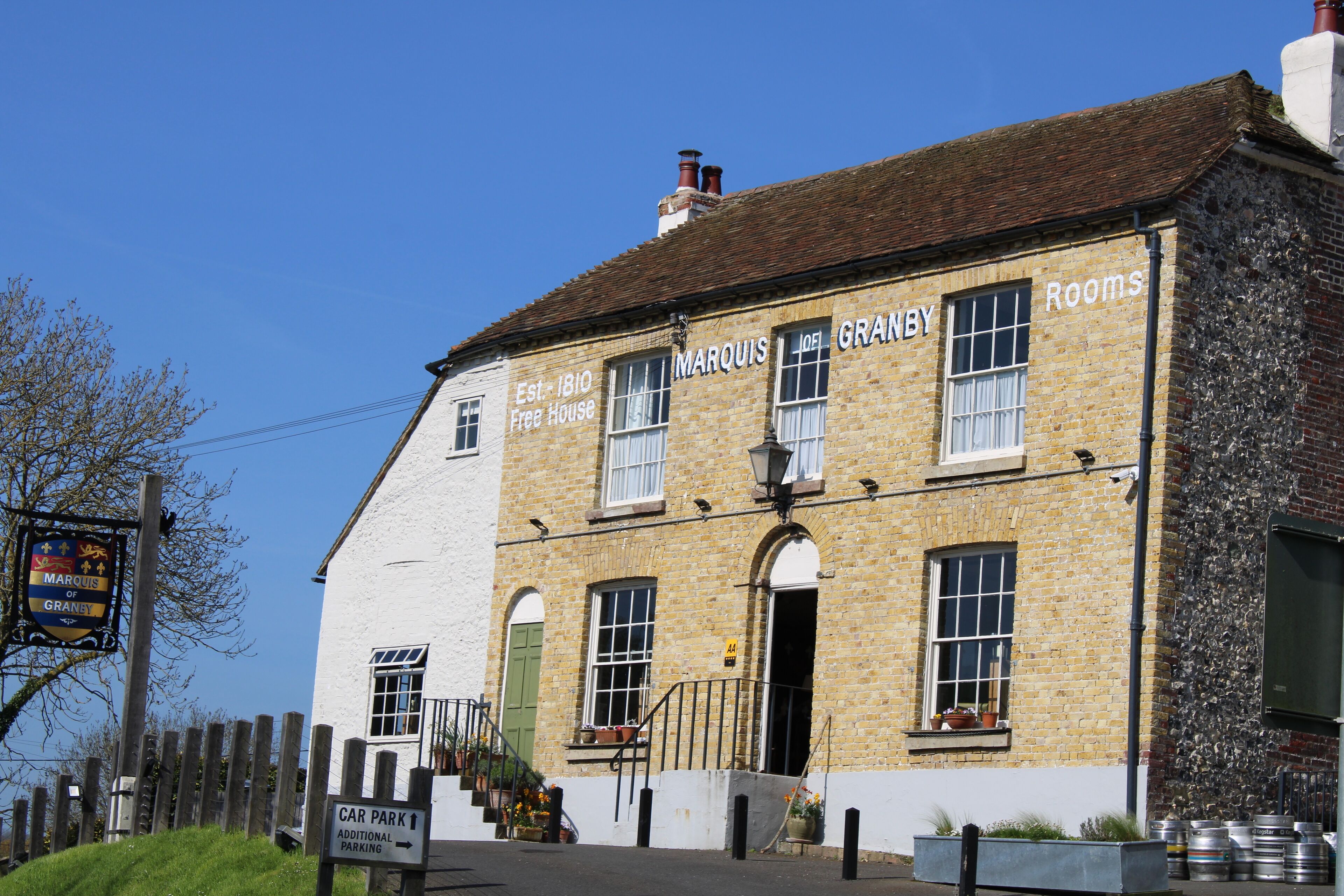 Un edificio con la insegna "Marquis of Granby" e "Est. 1810 Free House", che indica si tratta di un locale storico.