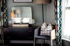 Suite | In-room safe, individually decorated, individually furnished, desk - Marquis Of Granby (Dover)