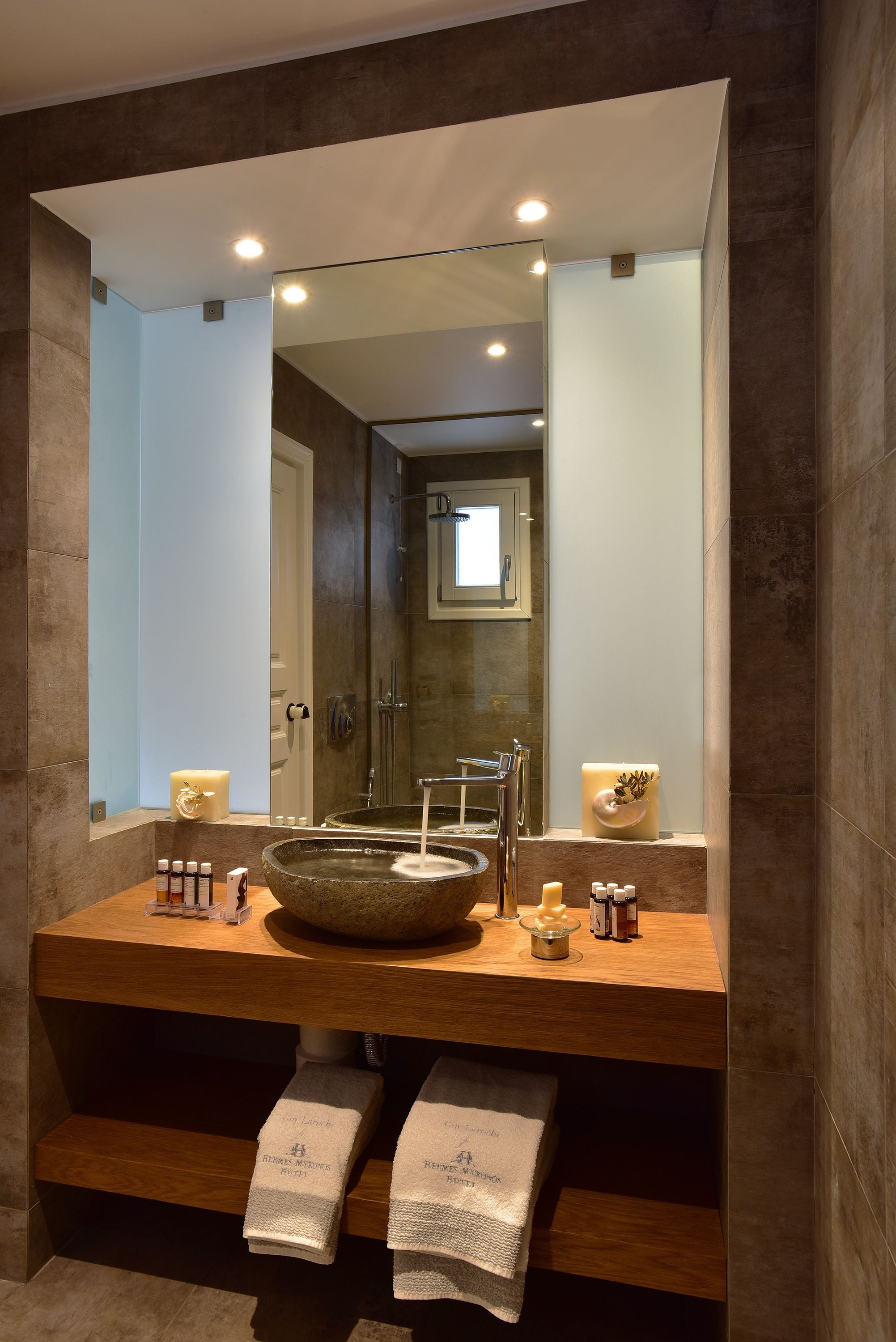 premium bedding, down duvets, minibar, in-room safe