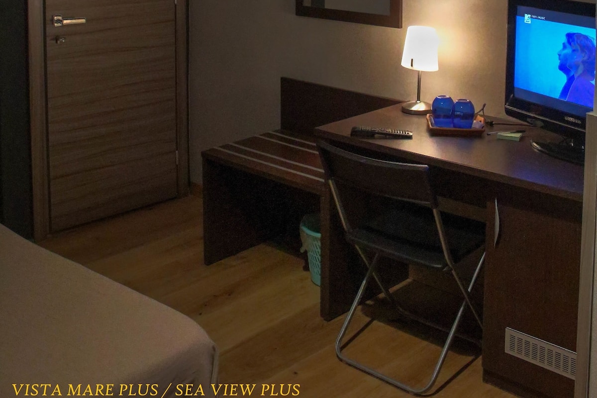 Superior Double Room, Sea View | Room amenity