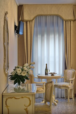 Minibar, in-room safe, desk, iron/ironing board