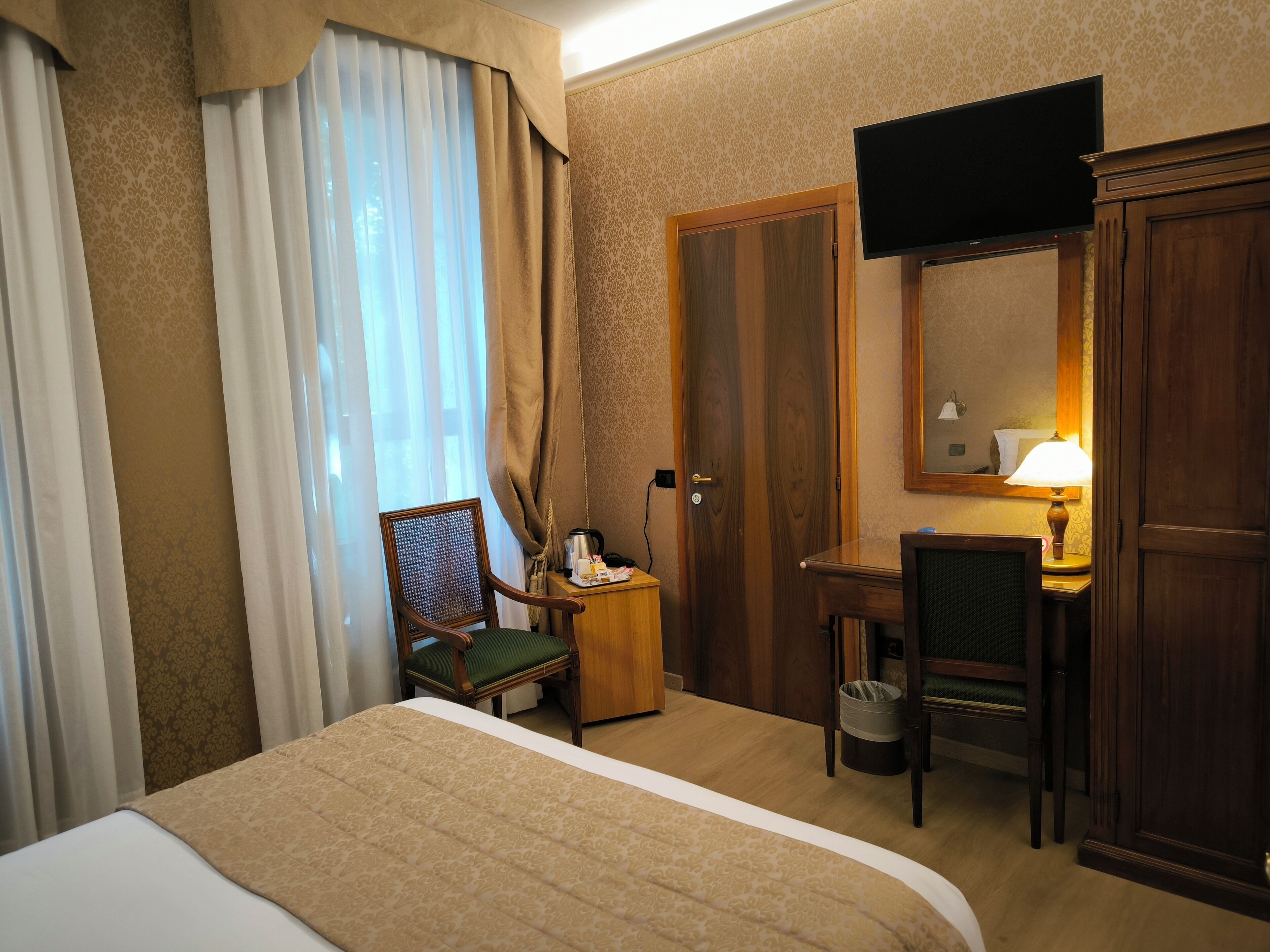 Habitació doble o amb dos llits individuals (Dependance) | Minibar, caixa forta a l'habitació i escriptori 