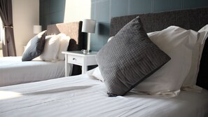 Twin Room, Ensuite - The Whittington & Cat (Hull)