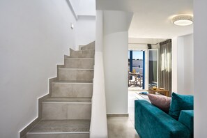 Honeymoon Suite, Beach View | Wohnbereich | 24-Zoll-Fernseher mit Digitalempfang