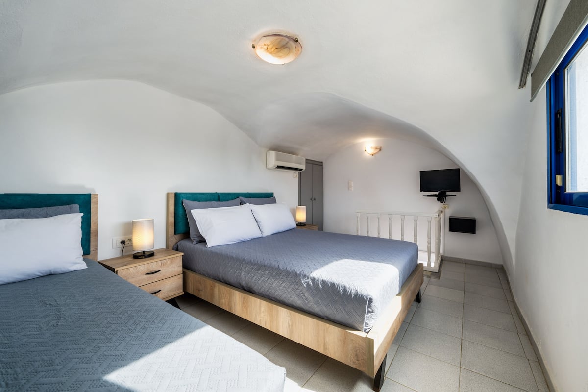 Condo (maisonette) | 1 bedroom, Egyptian cotton sheets, premium bedding, memory foam beds
