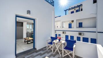 Honeymoon Suite Beach View 2 | Terrace/patio