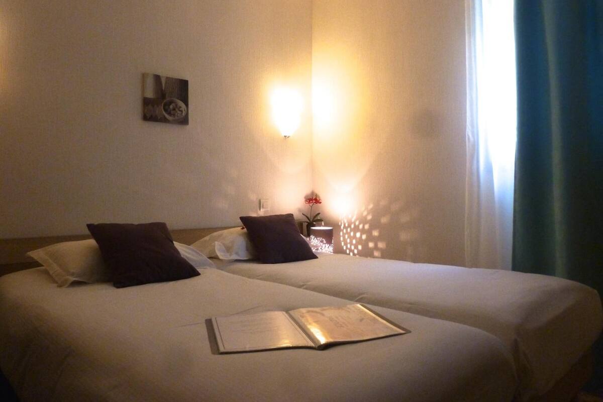 premium bedding, in-room safe, desk, soundproofing