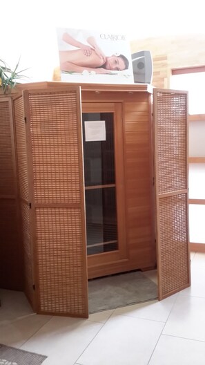 Sauna, body treatments, hydrotherapy, deep-tissue massages, body wraps