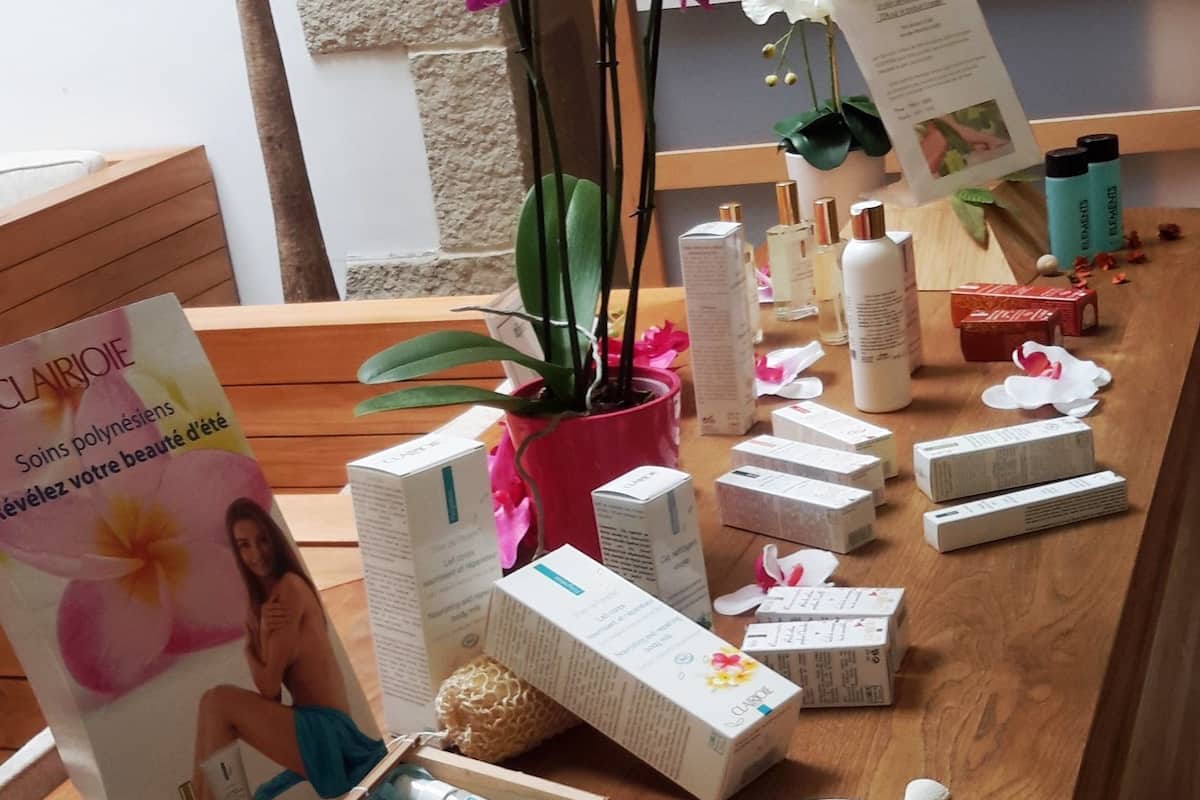 sauna, body treatments, hydrotherapy, deep-tissue massages, body wraps