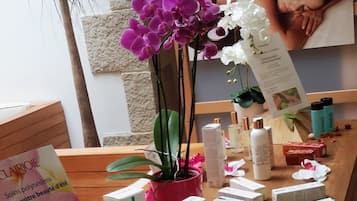 Sauna, body treatments, hydrotherapy, deep-tissue massages, body wraps