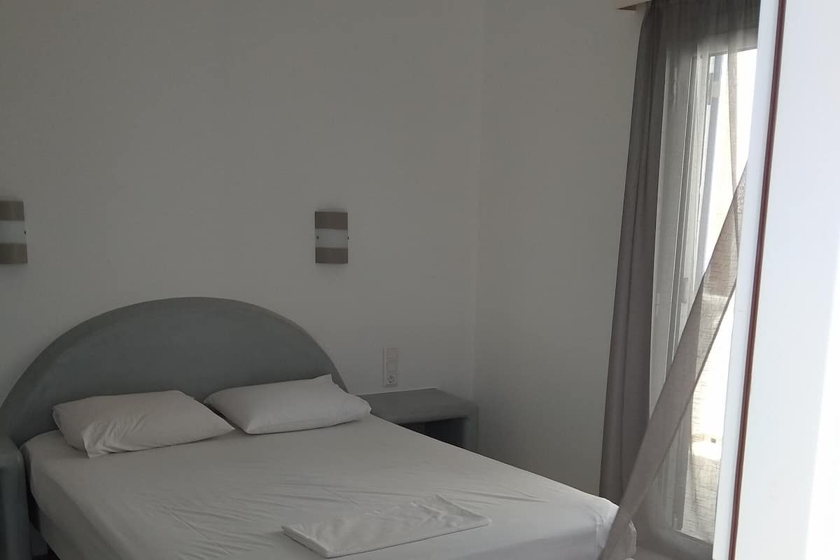 Superior Apartment | Cribs (free), WiFi (free), bed sheets