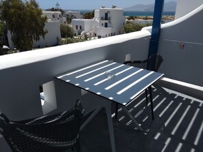 Deluxe Apartment | Balcony - Nikoletta Studios (Naxos)
