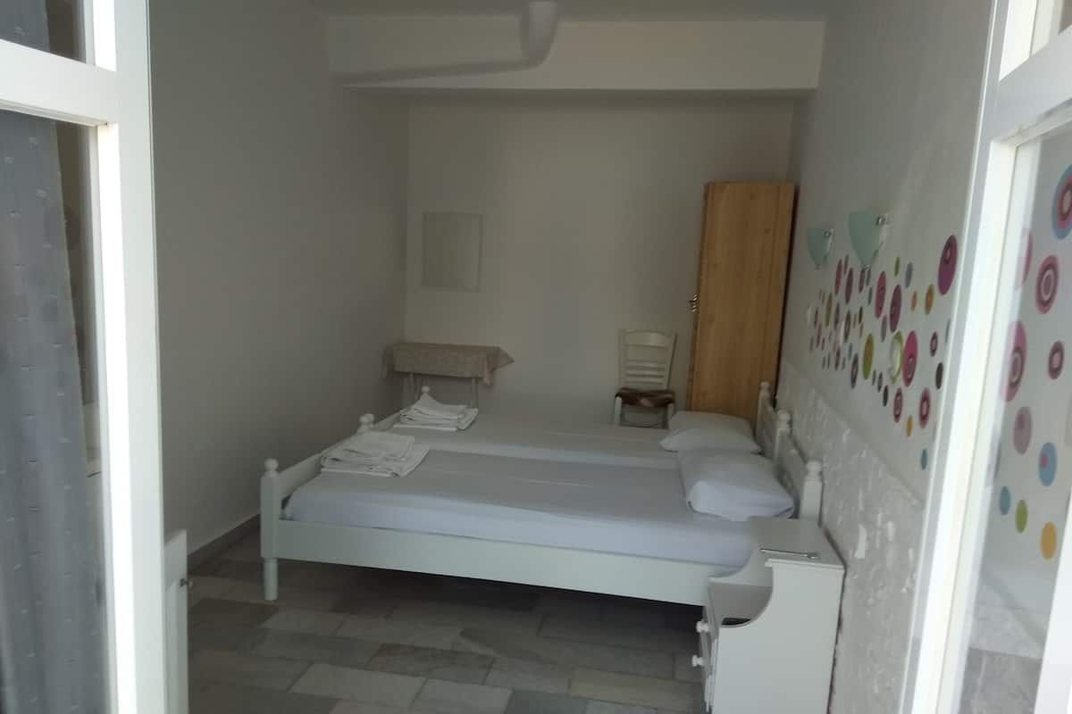 Apartment (Ground Floor) | Cribs (free), WiFi (free), bed sheets