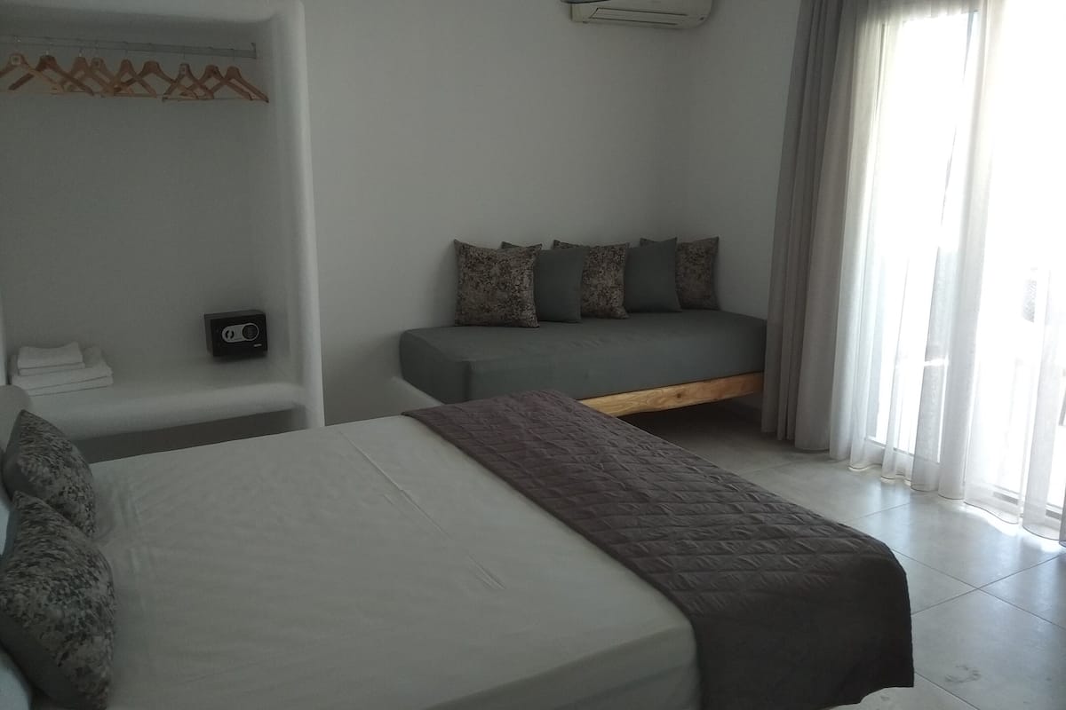 Standard Apartment | Cribs (free), WiFi (free), bed sheets