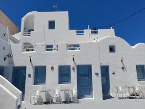 Front of property - Villa Murano (Santorini)