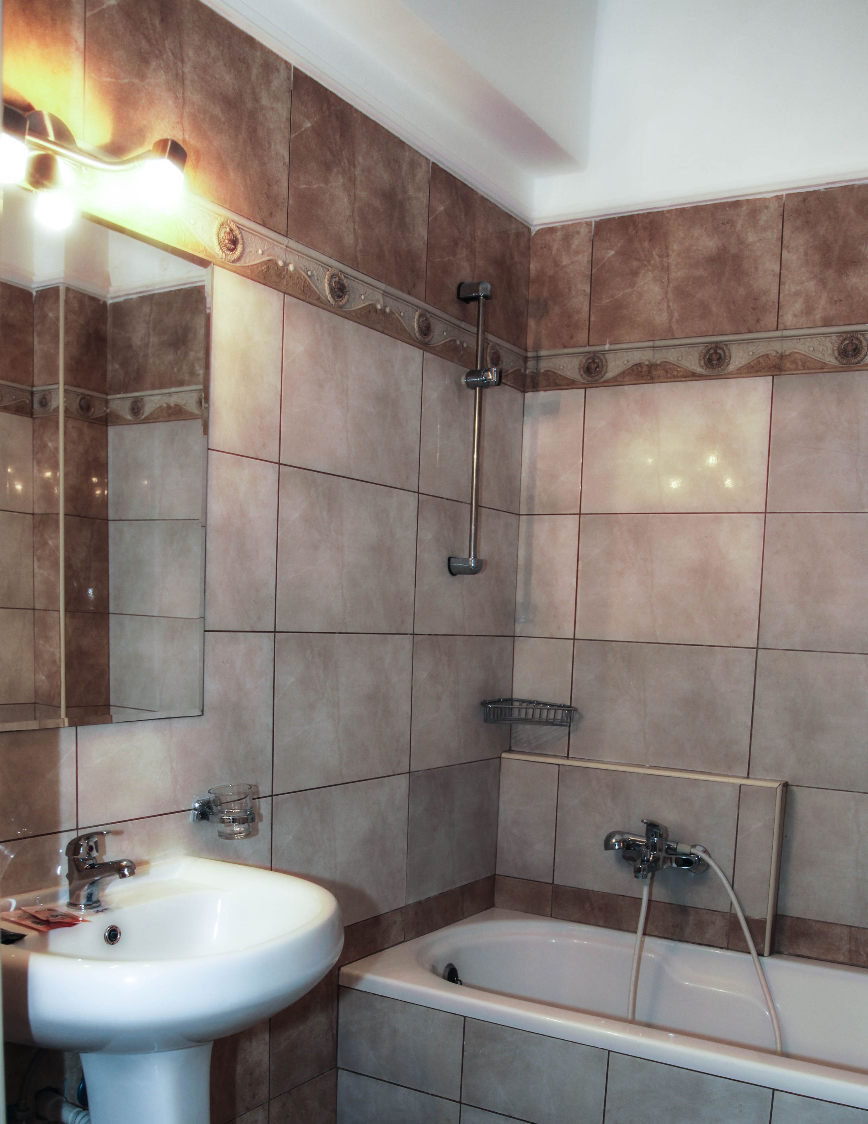 deep-soaking bathtub, free toiletries, hair dryer, towels