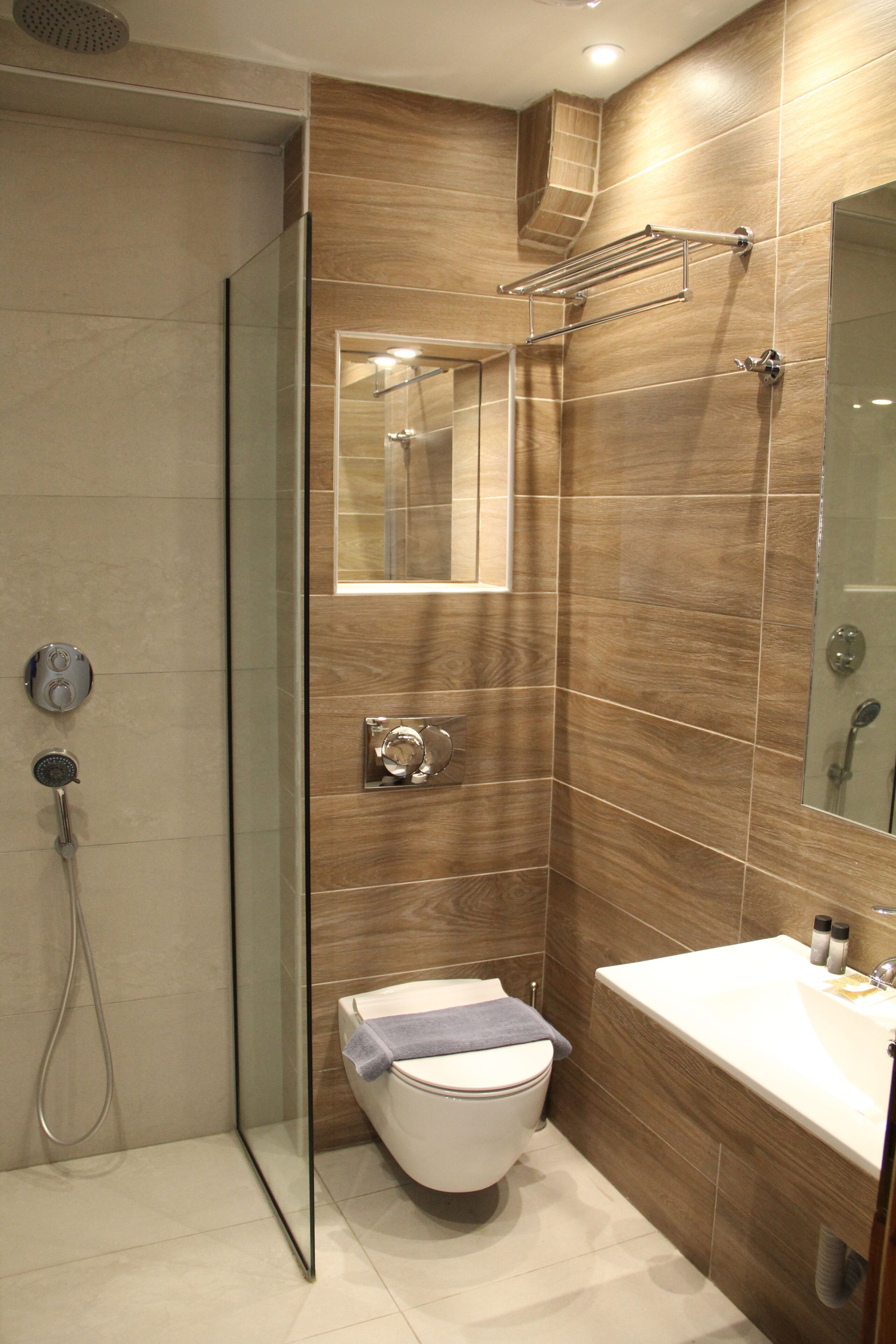 deep-soaking bathtub, free toiletries, hair dryer, towels