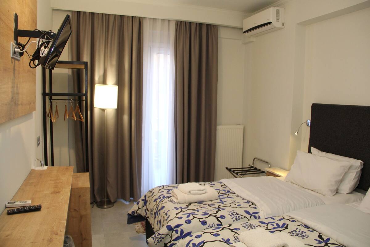 Minibar, in-room safe, soundproofing, WiFi (free)