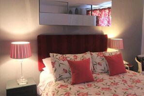 Kamer | Een bureau, een strijkplank/strijkijzer, gratis wifi
