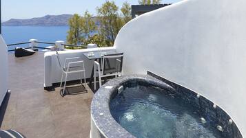 Elegant Suite with outdoor heated private Jacuzzi | Blick vom Balkon