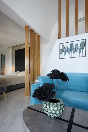 Exclusive Suite, Hot Tub | Minibar, in-room safe, individually decorated, individually furnished - Oia Suites (Santorini)