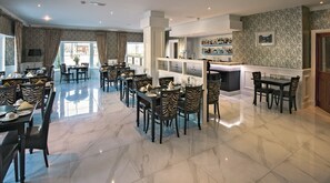 Daily full breakfast (EUR 13.95 per person)