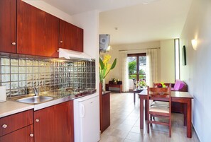 Minibar, in-room safe, laptop workspace, soundproofing - Syia Hotel (Kantanos-Selino)