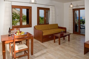 24-英寸纯平电视 （配备卫星频道）、电视