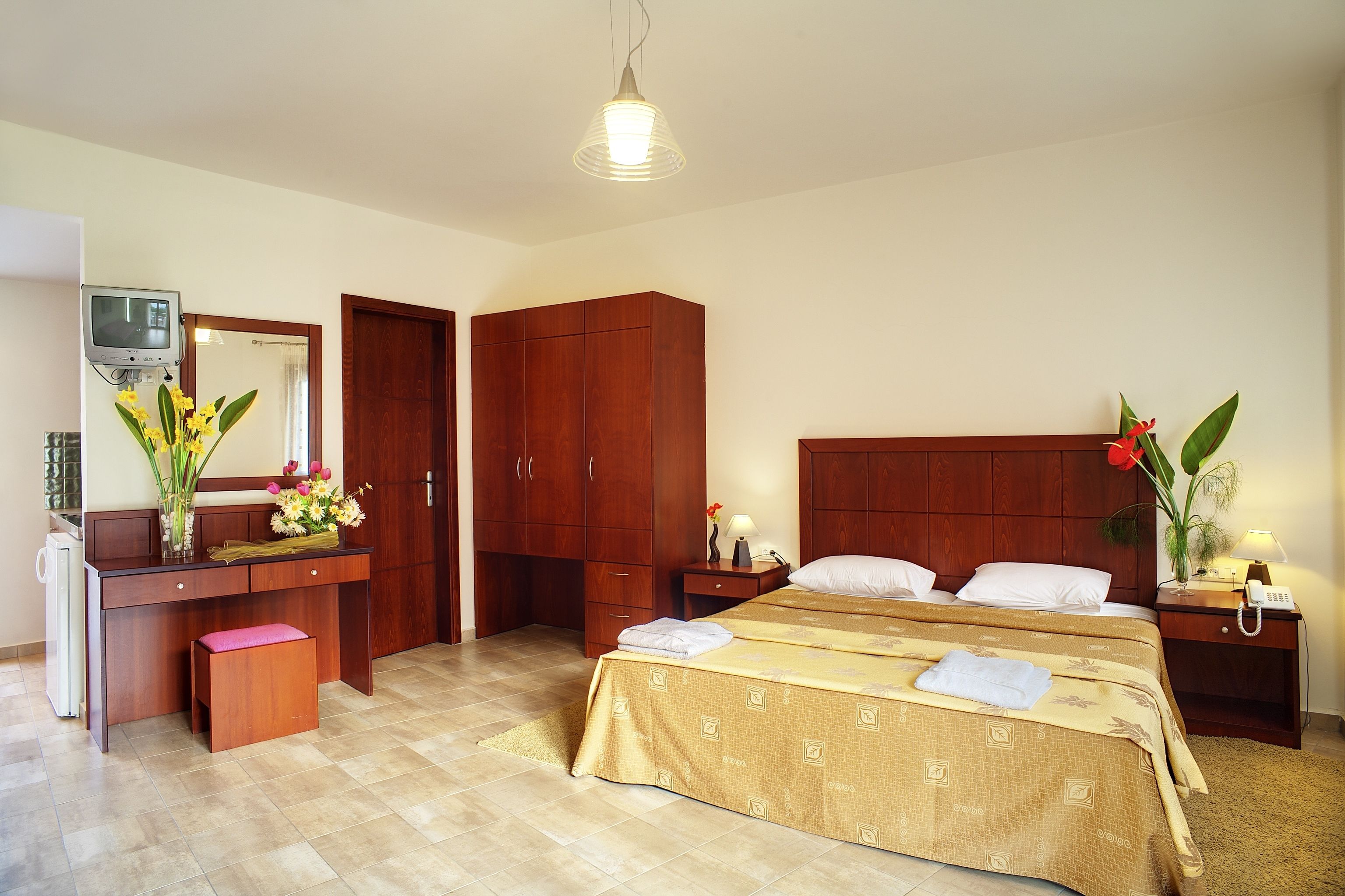 minibar, in-room safe, laptop workspace, soundproofing