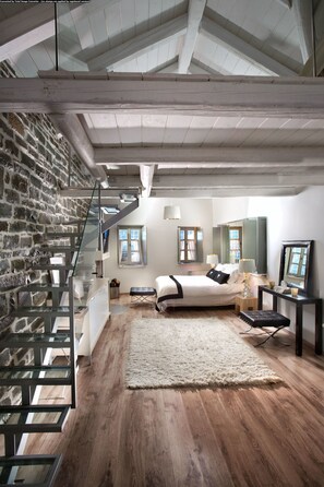 Junior Suite | Premium bedding, minibar, in-room safe, desk