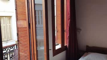 Seprai antialergi, tempat tidur Select Comfort, dan meja kerja