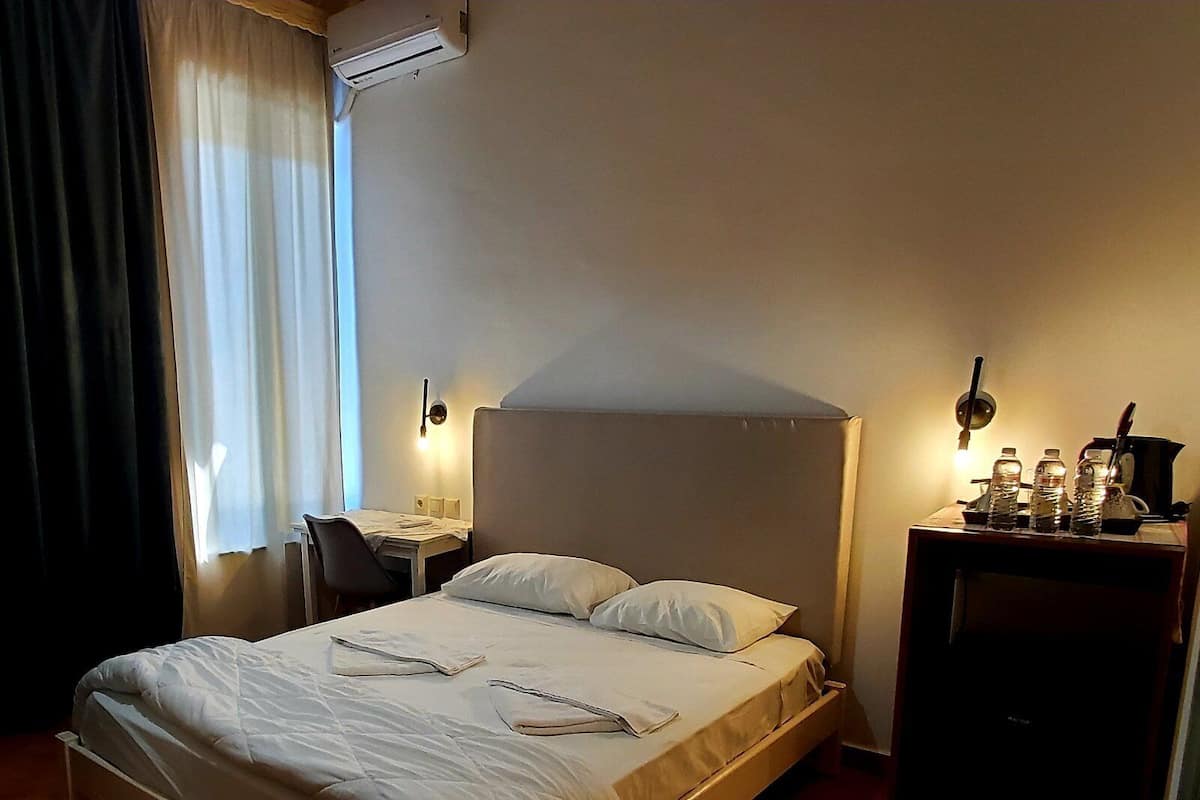 Hypo-allergenic bedding, Select Comfort beds, desk, soundproofing