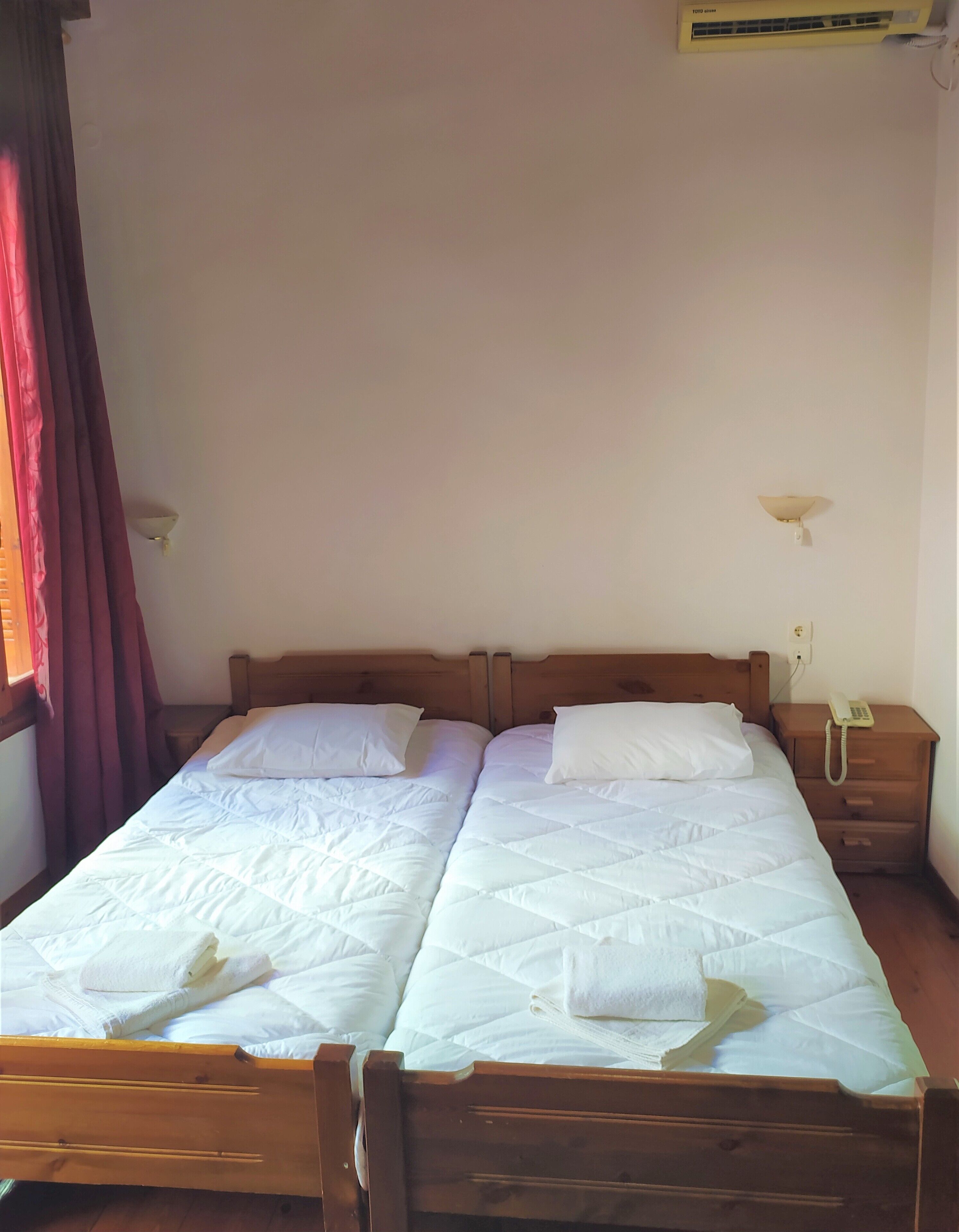 hypo-allergenic bedding, select comfort beds, desk, soundproofing