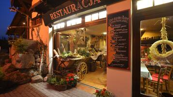 Breakfast, lunch, dinner served; Polish cuisine, alfresco dining