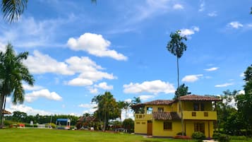 Family Villa, 4 Bedrooms, Terrace, Garden View | Free WiFi