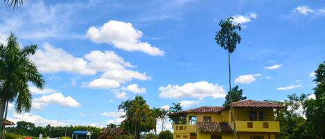 Family Villa, 4 Bedrooms, Terrace, Garden View | Free WiFi