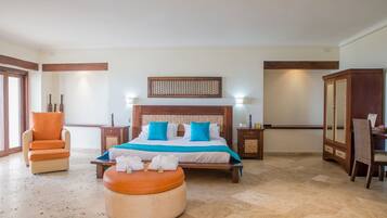 Suite, 1 King Bed | Premium bedding, minibar, in-room safe, iron/ironing board