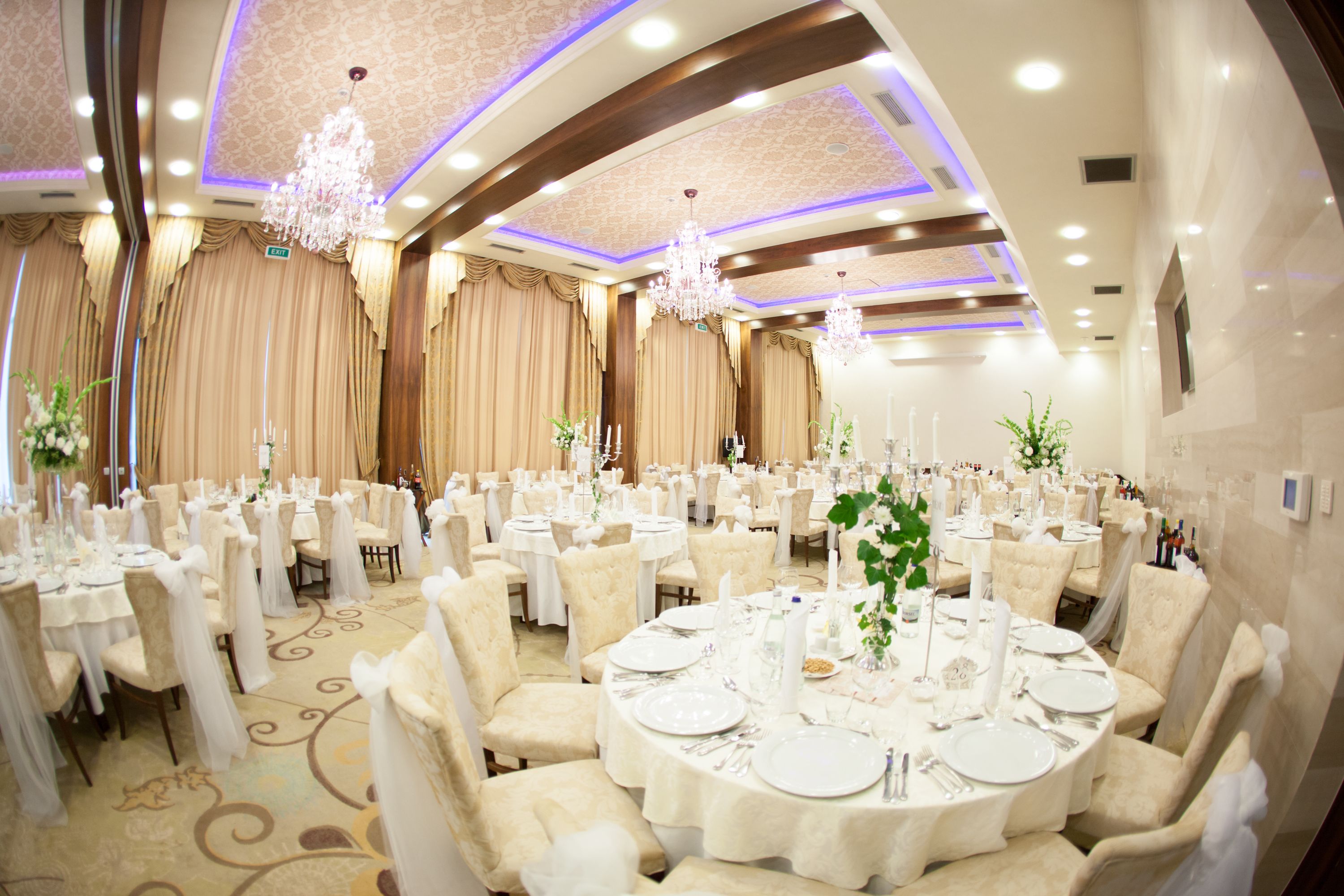 breakfast, lunch and dinner served