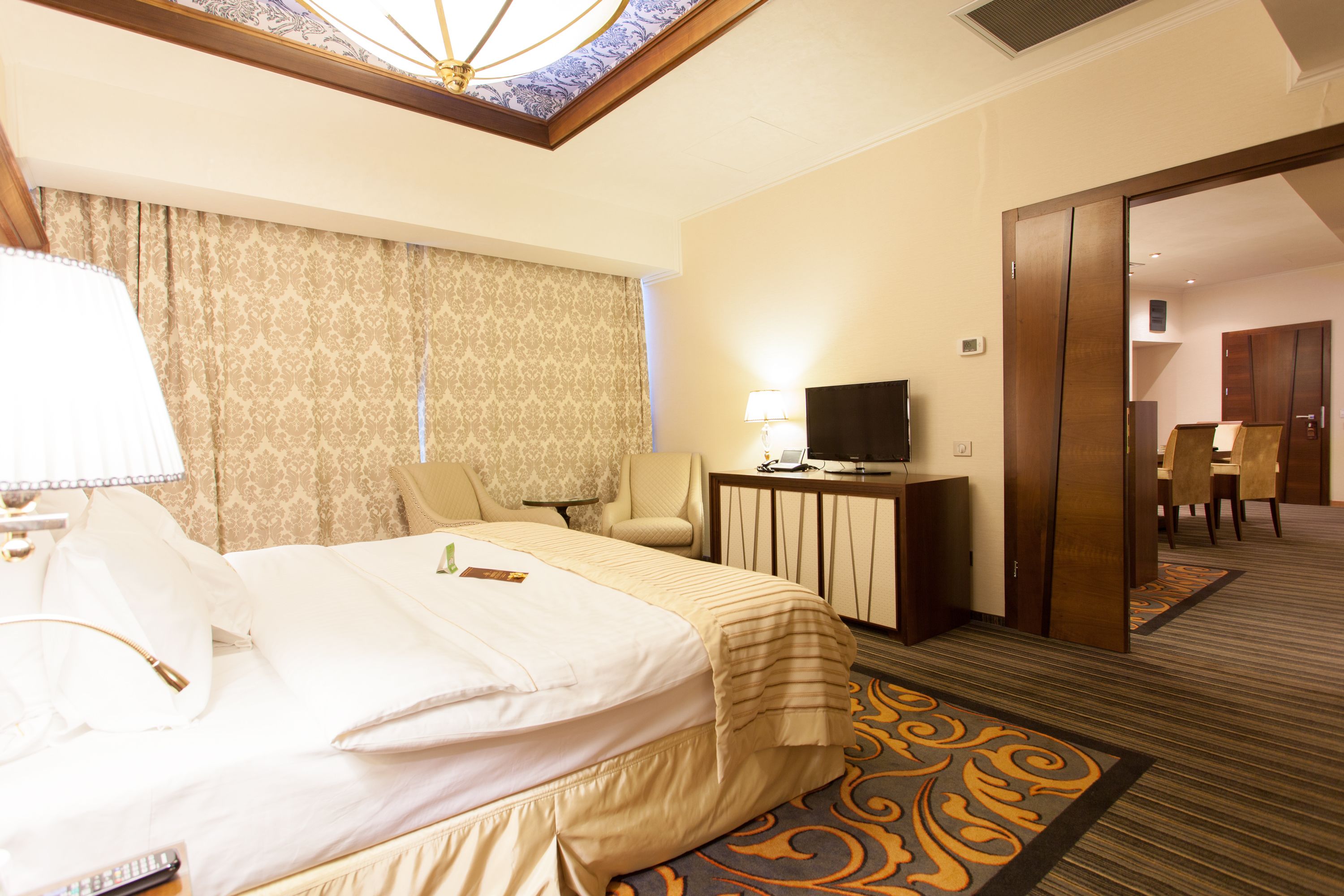 suite | bathroom | shower, free toiletries, hair dryer, dressing gowns