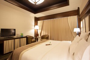 Egyptian cotton sheets, premium bedding, minibar, in-room safe